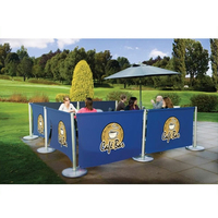 Poteau de guidage commercial extérieur durable en acier inoxydable avec base pour trottoir et toile imprimée CMYK, barrière coupe-vent pour file d'attente de café