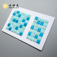 Tuiles de mosaïque en verre colorées de qualité supérieure, à points, pour la conception de piscines et de spas de complexes hôteliers