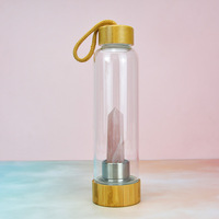 Bouteille d'eau en verre cristallin DIY de luxe avec pierres précieuses de guérison et quartz rose pour chakras