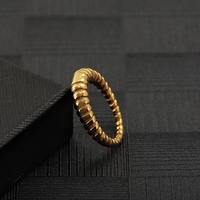 Bague en acier inoxydable avec corde dorée pour femmes Bagues à la mode Bijoux pour filles Style plaqué or 14K 18K Design simple Vente en gros d'usine