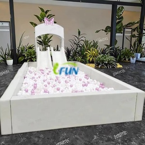 Piscina de Bolas Blanca Resistente de 8~10 pies, Área de Juegos Individual para Interiores, Material PU, Tobogán, para Niños de <span class=keywords><strong>3</strong></span>~10 Años, Ideal para Parques Temáticos y Eventos - Product Image 1