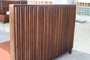 Conjunto de Muebles para Restaurante Comercial con Mesa, Sofá Banqueta de Cuero PU, Tablero de Madera Maciza y Base de Metal - Product Image 4