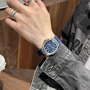 Nouvelle Montre à Quartz de Luxe pour Hommes, Bracelet en Silicone, Étanche, d'Affaires, Style Tendance avec Date Lumineuse - Product Image 1