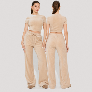 Ensemble de vêtements de sport décontractés pour femmes en deux pièces de haute qualité avec logo personnalisé, tissu en velours respirant - Product Image 2