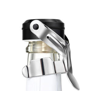 Bouchon de champagne réutilisable en métal doré pour bar, fête ou cadeau - Product Image 3