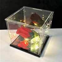 Boîte de rangement et de présentation de sacs à main de luxe en acrylique transparent magnétique assemblée en gros d'usine avec gravure laser
