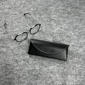 <span class=keywords><strong>Étui</strong></span> <span class=keywords><strong>à</strong></span> <span class=keywords><strong>lunettes</strong></span> rigide en cuir avec fermeture magnétique, élégant et minimaliste - Coffret de luxe personnalisé pour <span class=keywords><strong>lunettes</strong></span> avec rangement anti-poussière - Product Image 4