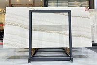 Dalles d'onyx blanc rayé polies, onyx blanc translucide avec des veines beige douces pour mur rétroéclairé