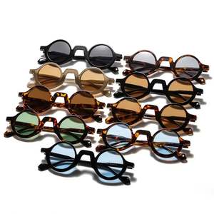 Lunettes de soleil rondes tendance rétro 2025 avec logo personnalisé, rivets punk, protection UV400, petite monture pour hommes et femmes - Product Image 5