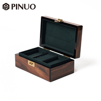 Boîte à bijoux en bois haut de gamme PINUO, plateau en velours noir, loquet doré, finition brillante, boîte de rangement pour bijoux personnalisée pour magasin de bijoux