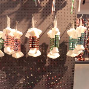 Adorno <span class=keywords><strong>de</strong></span> <span class=keywords><strong>Bola</strong></span> <span class=keywords><strong>de</strong></span> <span class=keywords><strong>Discoteca</strong></span> en Forma <span class=keywords><strong>de</strong></span> Caramelo <span class=keywords><strong>de</strong></span> Lujo con Mini Espejo, Decoraciones Colgantes <span class=keywords><strong>de</strong></span> Plástico <span class=keywords><strong>de</strong></span> Alta Calidad para Árbol <span class=keywords><strong>de</strong></span> Navidad - Product Image 1