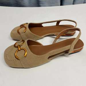 Sandales plates d'été pour femmes en daim respirant et antidérapant, style français Vachette, chaussures de bureau grandes tailles, fabrication OEM - Product Image 6