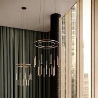 Lustre suspendu en tube LED en acier inoxydable personnalisé pour intérieur, grand design, style cristal, pour table à manger, hôtel, escalier