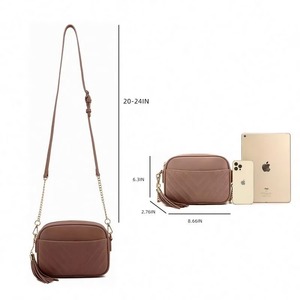 Bolso bandolera acolchado de nailon de calidad premium, moderno y personalizado, para mujer, de fábrica BSCI. - Product Image 6