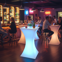 Ensemble de meubles de bar lumineux et modernes, table, chaise, tabouret, avec éclairage LED RVB pour les événements et les fêtes en plein air