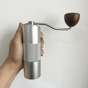 เครื่องบดกาแฟแบบ<span class=keywords><strong>มือ</strong></span><span class=keywords><strong>หมุน</strong></span>, เครื่องบดเมล็ด<span class=keywords><strong>กาแฟ</strong></span>แบบใช้<span class=keywords><strong>มือ</strong></span><span class=keywords><strong>หมุน</strong></span>, เครื่องบดกาแฟอะลูมิเนียมอัลลอยด์สำหรับตั้งแคมป์กลางแจ้งที่สะดวกสบาย - Product Image 4