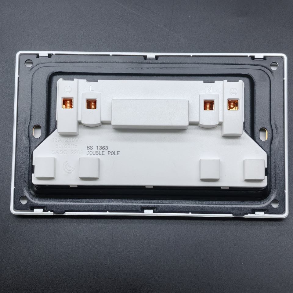 Factory Price UK British Standard PC Frame Double13A Universal Electrical Power Double Outlet Wall Switch Socket