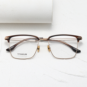 Elegantes Gafas de Sol Minimalistas de Titanio para Hombre y Mujer, Montura Dorada - Product Image 6