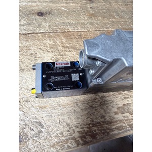 วาล์วไฮดรอลิกแบบสัดส่วน Rexroth รุ่น 4WRPEH6C3B12L-31/M/24-F1 ผลิตในเยอรมนี สำหรับระบบควบคุมอุตสาหกรรมอัตโนมัติ - Product Image 1