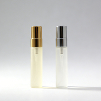 Flacons vaporisateurs portables miniatures en verre réutilisables de 2 ml, 3 ml, 5 ml, 10 ml avec bouchon noir pour échantillons de parfum de voyage