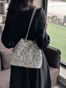 Bolso de Hombro Tipo Tote para Mujer 2025 con Cadena, Asa Superior, Brillante, de Lujo, Tipo Cubo, de 2-2.9L, con Forro de Poliéster - Product Image 2