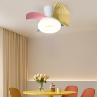 Ventilateur de plafond moderne et coloré de 26 pouces avec télécommande Mini lampe à LED à 6 vitesses Corps en fer Moteur à courant continu pour usage domestique