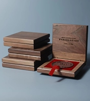 Boîte cadeau carrée en bois de noyer pour médaille, pièce de monnaie, avec logo personnalisé et intérieur en velours, pour médaille commémorative, badge, trophée, emballage de luxe pour événements et marques