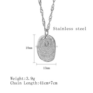 Collier pendentif empreinte digitale vintage en acier inoxydable plaqué or 18 carats, chaîne vague d'eau, médaillon ovale inaltérable, bijou. - Product Image 5