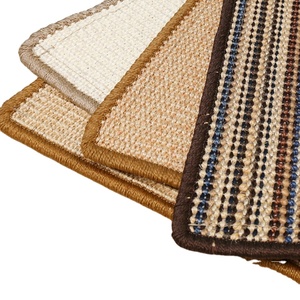 Meilleures ventes : Canapé pour chat classique en bois, multifonction, avec tapis à gratter en sisal naturel et lit de repos avec protection - Product Image 3