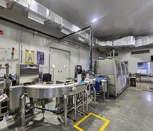 Machine à emballer automatique de plateau de nourriture de technologie avancée à grande vitesse pour le remplissage de viande de casse-croûte de riz scellant le Film de productivité élevée - Product Image 3