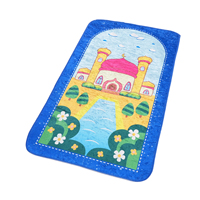 Tapis de prière islamique en polyester en gros, motif dessin animé, conçu pour les petits pèlerins, avec surface antidérapante et confortable pour s'agenouiller