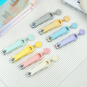 Coupe-ongles en acier inoxydable anti-éclaboussures motif dessin animé, pendentif patte de chat mignon, haute qualité, portable, pour femmes, pour le nail art - Product Image 2