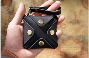 Commercio all'ingrosso Mini carino pieghevole <span class=keywords><strong>chiusura</strong></span> <span class=keywords><strong>a</strong></span> <span class=keywords><strong>scatto</strong></span> disegno pazzo cavallo in pelle portamonete <span class=keywords><strong>portafoglio</strong></span> <span class=keywords><strong>con</strong></span> portachiavi - Product Image 3