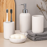 Ensemble de salle de bain en céramique simple : porte-brosse à dents, porte-savon, accessoires de salle de bain, distributeur de savon personnalisé, décoration intérieure, directement de l'usine
