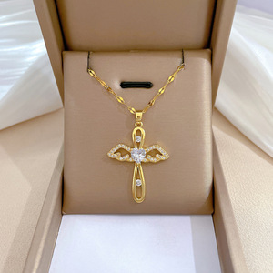Delicado Collar con Colgante de Cruz de Acero Inoxidable Chapado en Oro para Hombre y Mujer, Collar con Colgante de Circonita Cúbica para Regalo Religioso - Product Image 6