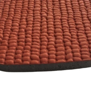 Une piste en <span class=keywords><strong>caoutchouc</strong></span> préfabriquée rouge est utilisée dans la salle d'athlétisme. - Product Image 1