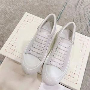 Logo personnalisé ! Chaussures en toile simples et élégantes avec semelles épaisses respirantes et antidérapantes - Baskets blanches - Product Image 1