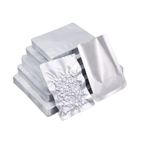 Op maat gemaakte 3-zijdig gesealde vierkante bodem aluminiumfolie vacuümzakken met gravureprint, beveiliging, lage minimale bestelhoeveelheid, food grade, geschikt voor huisdierenvoer en blikvoer.