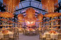 Tente de réception transparente pour mariage, structure noire en aluminium avec couverture en PVC transparent