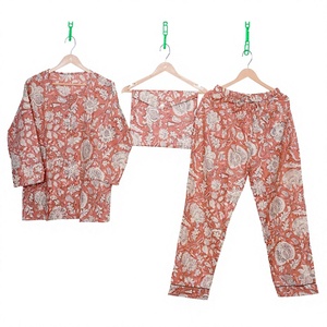 Ensemble de pyjama 3 pièces pour femme en coton 100 % écologique, élégant et discret, à motif floral, respirant, confortable et doux, couleur unie - Product Image 1