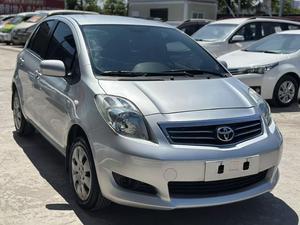 <span class=keywords><strong>Yaris</strong></span> 2010 1.5L Cambio Automatico Berlina - Guida a Sinistra, Interni in Pelle Scura R15, Emissioni Euro VI, Ben Tenuta, Efficiente nei Consumi - Product Image 3