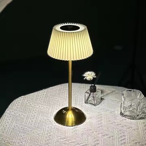 Nieuwe Draadloze Tafellamp Oplaadbare Stof Metalen Bureaulamp Met Geplooide Kap Voor Thuisbar - Product Image 6