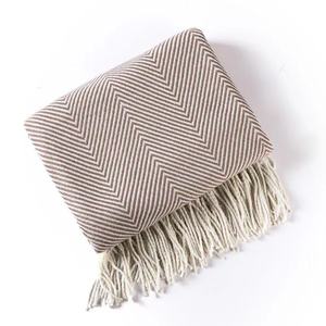 Couverture en polyester tricotée à motif chevrons avec pampilles, style européen, 500g, personnalisable, vente en gros Inermor - Product Image 6
