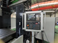 Yogie Heavy Duty BT50 Machine de fraisage et d'alésage CNC à portique 4 axes TomSP-3018 6000 tr/min Multifonctionnelle