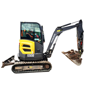 Excavatrice compacte Volvo ECR25D d'occasion de haute qualité, fabriquée en Suède, 6 tonnes, avec pince hydraulique, certifiée CE, et brise-roche - Product Image 3