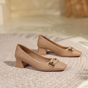 Décolleté da donna alla moda <span class=keywords><strong>con</strong></span> punta chiusa Grace <span class=keywords><strong>tacco</strong></span> alto e grosso <span class=keywords><strong>con</strong></span> fibbia in metallo <span class=keywords><strong>scarpe</strong></span> da lavoro per donna - Product Image 3