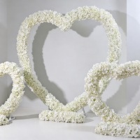 Fournitures pour la planification d'événements : Centre de table en fleurs artificielles blanches, support de toile de fond en forme de cœur pour arche de mariage, pour église