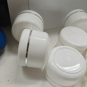 In Stock PP Cream <b>Jar</b> 50g 100g Round Shape White PP <b>Plastic</b> Face Cream <b>Jar</b> with Gold Edge - Product Image 2