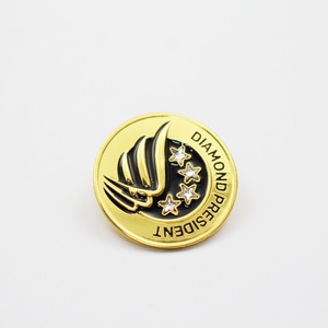 Venta al por mayor de fábrica Oneway: Pines de solapa de metal esmaltado, de colores, con diseño de dibujos animados, personalizados con logotipo de marca y diamantes, de esmalte blando y duro. - Product Image 4