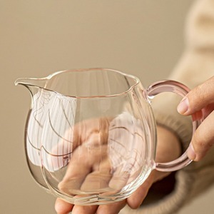 Jarra de té de vidrio redonda de alta transparencia con mango colorido para accesorios de ceremonia del té y uso en fiestas - Product Image 3
